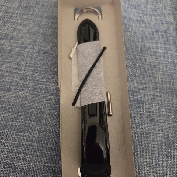 Classic Black and Silver Womens Watch - Picture 2 of 3